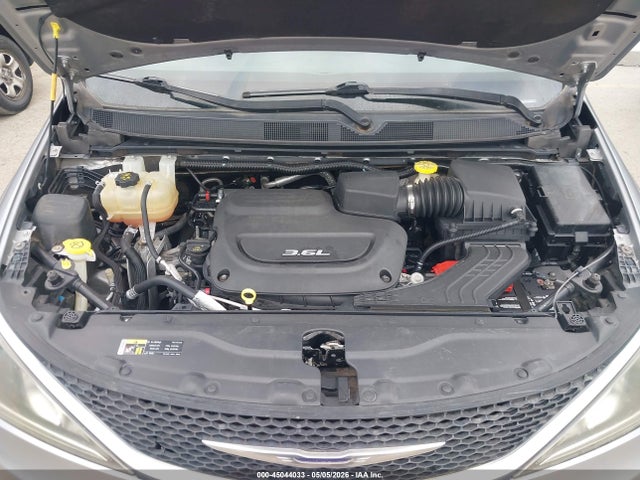 45044033 :رقم المزاد ، 2C4RC1BG1HR613227 vin ، 2017 Chrysler Pacifica Touring-l مزاد بيع