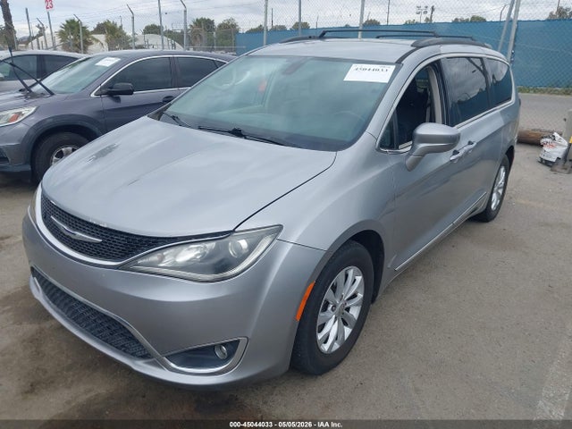 45044033 :رقم المزاد ، 2C4RC1BG1HR613227 vin ، 2017 Chrysler Pacifica Touring-l مزاد بيع