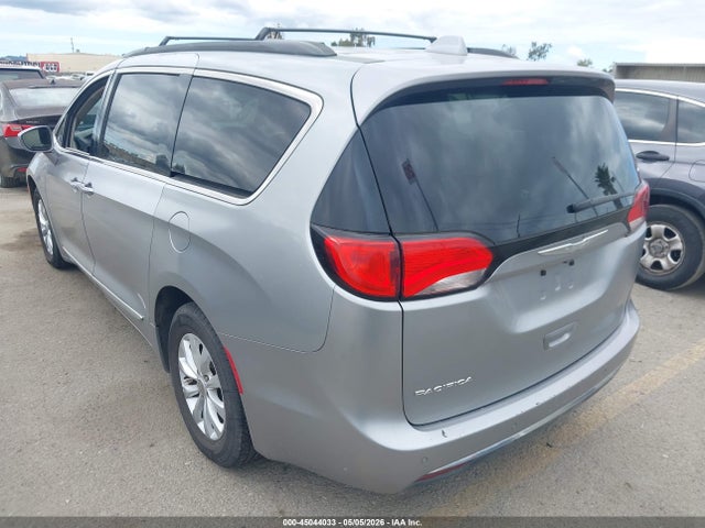 45044033 :رقم المزاد ، 2C4RC1BG1HR613227 vin ، 2017 Chrysler Pacifica Touring-l مزاد بيع