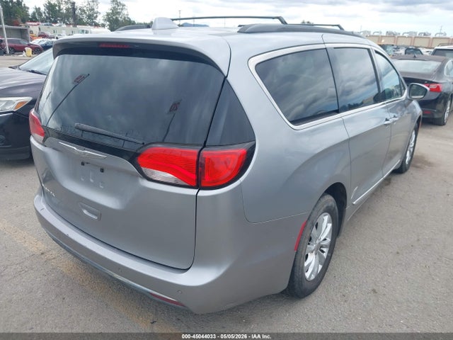 45044033 :رقم المزاد ، 2C4RC1BG1HR613227 vin ، 2017 Chrysler Pacifica Touring-l مزاد بيع