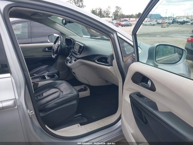 45044033 :رقم المزاد ، 2C4RC1BG1HR613227 vin ، 2017 Chrysler Pacifica Touring-l مزاد بيع