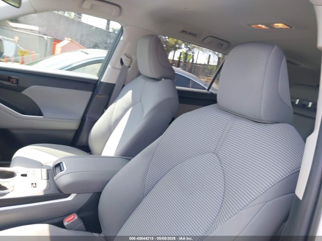Продажа на аукционе авто 2022 Toyota Highlander Le, vin: 5TDZZRAH5NS106986, номер лота: 45044215