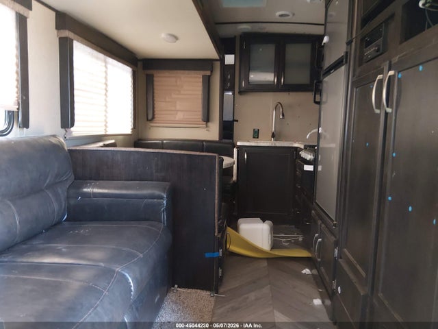 Grand Design Travel Trailer 2018 573TE3222J6606924 Image 8