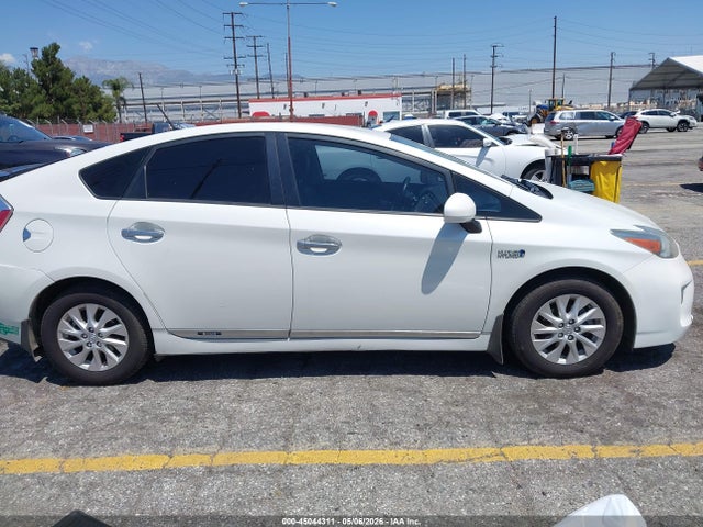 Toyota Prius Plug-in Advanced 2015 JTDKN3DPXF3066596 Image 14