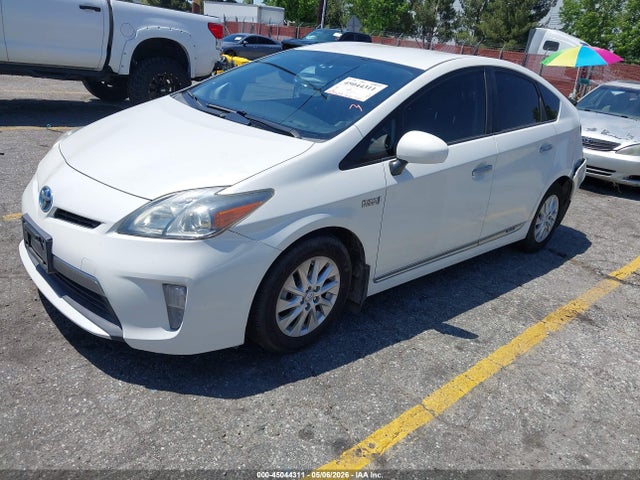 Toyota Prius Plug-in Advanced 2015 JTDKN3DPXF3066596 Image 2