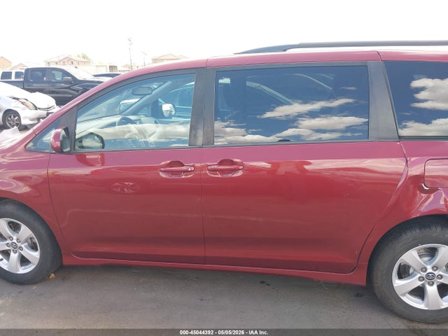 5TDKZ3DC4KS009918 Toyota Sienna Le 8 Passenger