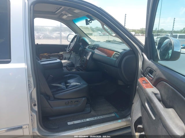 45044644 :رقم المزاد ، 3GNMCGE06BG399383 vin ، 2011 Chevrolet Avalanche 1500 Ltz مزاد بيع