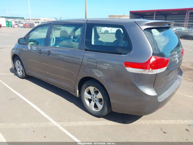 45044690 :رقم المزاد ، 5TDZK3DC8CS180854 vin ، 2012 Toyota Sienna Base V6 7 Passenger مزاد بيع