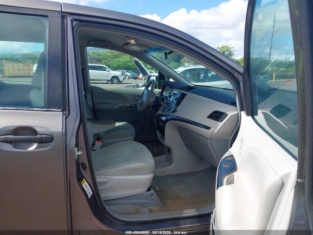 45044690 :رقم المزاد ، 5TDZK3DC8CS180854 vin ، 2012 Toyota Sienna Base V6 7 Passenger مزاد بيع