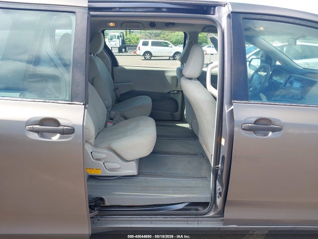 45044690 :رقم المزاد ، 5TDZK3DC8CS180854 vin ، 2012 Toyota Sienna Base V6 7 Passenger مزاد بيع