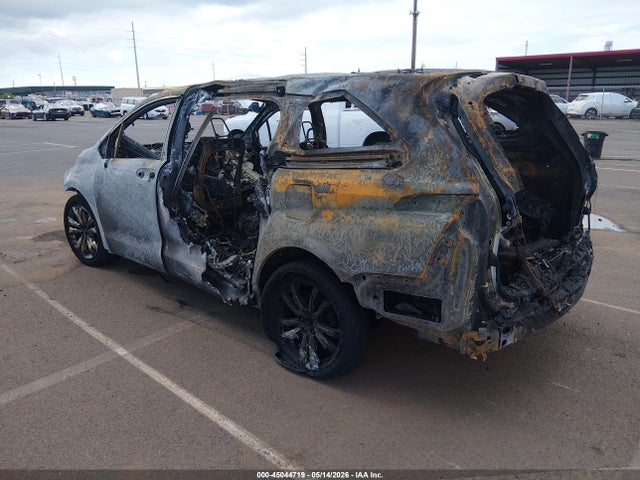 5TDDRKEC3NS088102 Toyota Sienna Xse