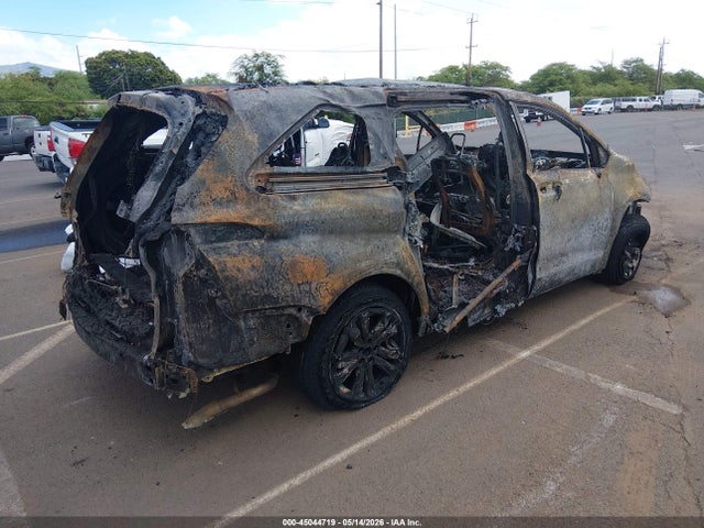 5TDDRKEC3NS088102 Toyota Sienna Xse