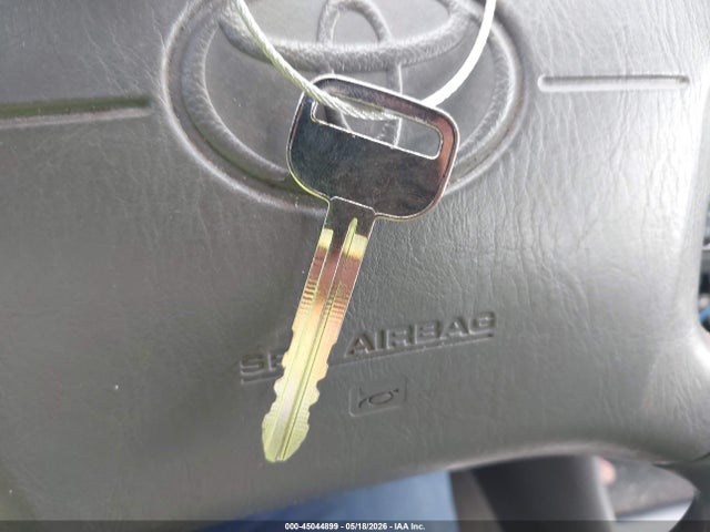 45044899 :رقم المزاد ، 4T1BG28KXXU498289 vin ، 1999 Toyota Camry Le مزاد بيع
