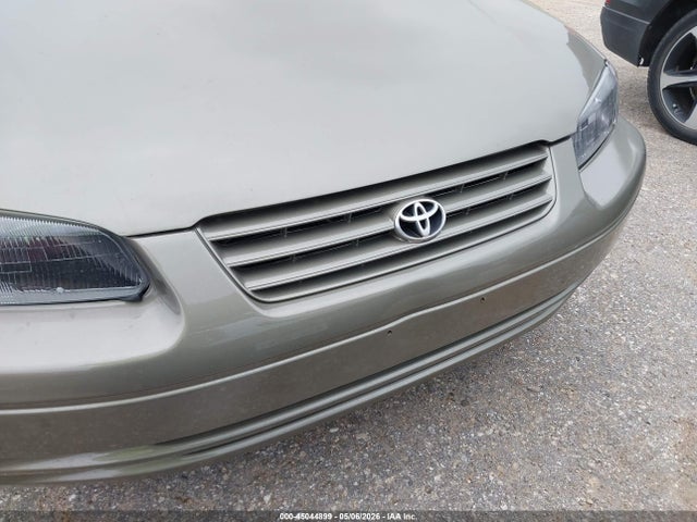 45044899 :رقم المزاد ، 4T1BG28KXXU498289 vin ، 1999 Toyota Camry Le مزاد بيع