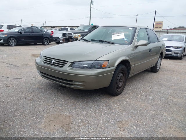 45044899 :رقم المزاد ، 4T1BG28KXXU498289 vin ، 1999 Toyota Camry Le مزاد بيع