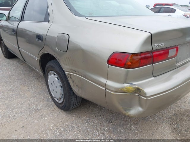 45044899 :رقم المزاد ، 4T1BG28KXXU498289 vin ، 1999 Toyota Camry Le مزاد بيع