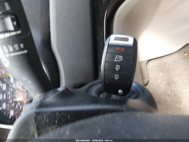 2016 Kia Sedona L მანქანა იყიდება აუქციონზე, vin: KNDMA5C18G6120507, აუქციონის ნომერი: 45045261