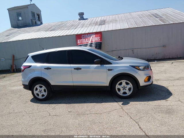 45045292 :رقم المزاد ، 1FMCU0F70JUD08393 vin ، 2018 Ford Escape S مزاد بيع