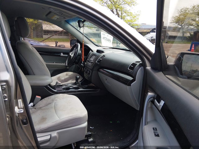 Продажа на аукционе авто 2015 Kia Sorento Lx, vin: 5XYKTCA64FG572051, номер лота: 45045296