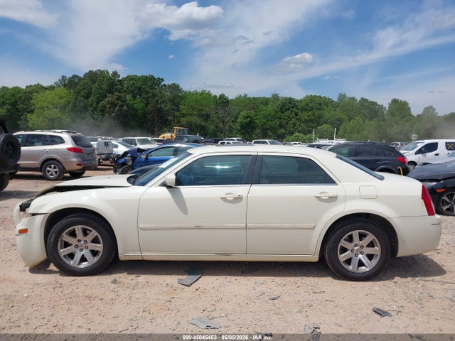 2005 Chrysler 300 Touring მანქანა იყიდება აუქციონზე, vin: 2C3JA53G45H651985, აუქციონის ნომერი: 45045453