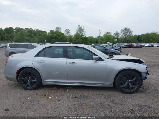 45045454 :رقم المزاد ، 2C3CCADGXNH131218 vin ، 2022 Chrysler 300 Touring L مزاد بيع