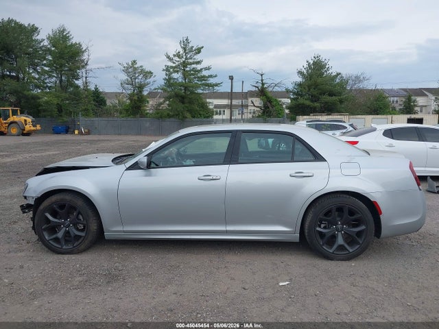 45045454 :رقم المزاد ، 2C3CCADGXNH131218 vin ، 2022 Chrysler 300 Touring L مزاد بيع
