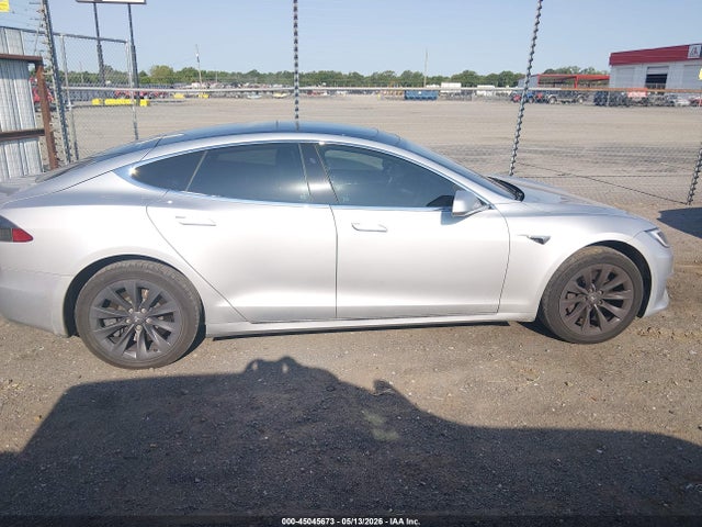 2018 Tesla Model S 100d/75d/p100d მანქანა იყიდება აუქციონზე, vin: 5YJSA1E20JF261539, აუქციონის ნომერი: 45045673