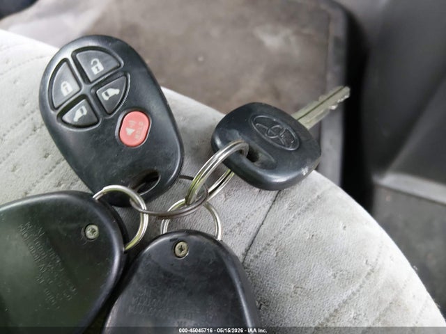 Продажа на аукционе авто 2017 Toyota Sienna Le 8 Passenger, vin: 5TDKZ3DC1HS823792, номер лота: 45045716