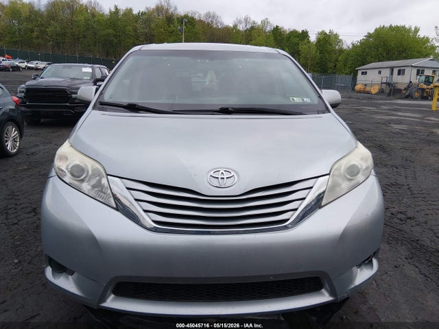 Продажа на аукционе авто 2017 Toyota Sienna Le 8 Passenger, vin: 5TDKZ3DC1HS823792, номер лота: 45045716