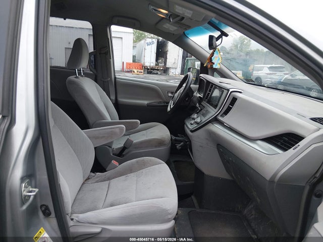 Продажа на аукционе авто 2017 Toyota Sienna Le 8 Passenger, vin: 5TDKZ3DC1HS823792, номер лота: 45045716