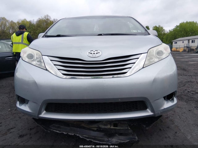 Продажа на аукционе авто 2017 Toyota Sienna Le 8 Passenger, vin: 5TDKZ3DC1HS823792, номер лота: 45045716