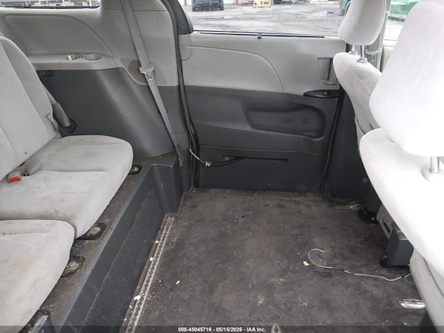 Продажа на аукционе авто 2017 Toyota Sienna Le 8 Passenger, vin: 5TDKZ3DC1HS823792, номер лота: 45045716