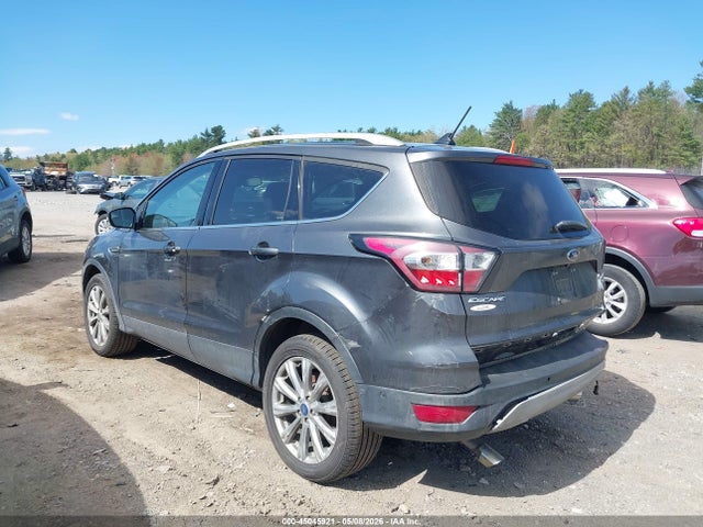 45045921 :رقم المزاد ، 1FMCU9J97JUA72581 vin ، 2018 Ford Escape Titanium مزاد بيع