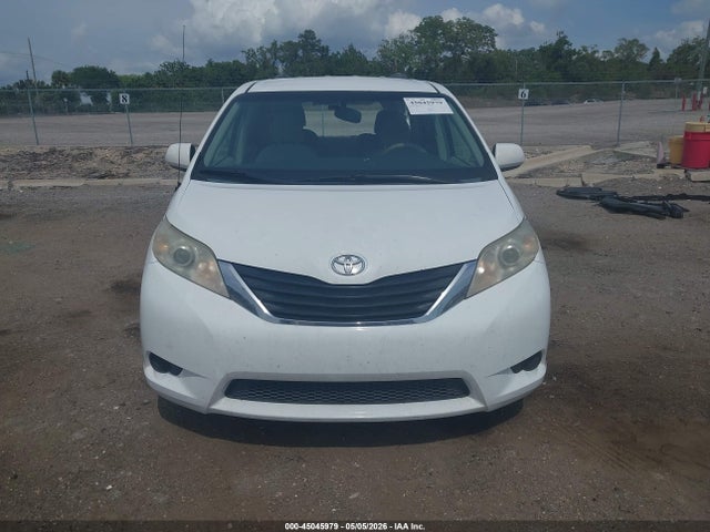 45045979 :رقم المزاد ، 5TDKK3DC7DS346512 vin ، 2013 Toyota Sienna Le V6 8 Passenger مزاد بيع