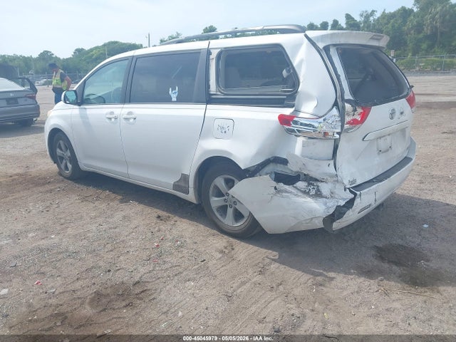 45045979 :رقم المزاد ، 5TDKK3DC7DS346512 vin ، 2013 Toyota Sienna Le V6 8 Passenger مزاد بيع