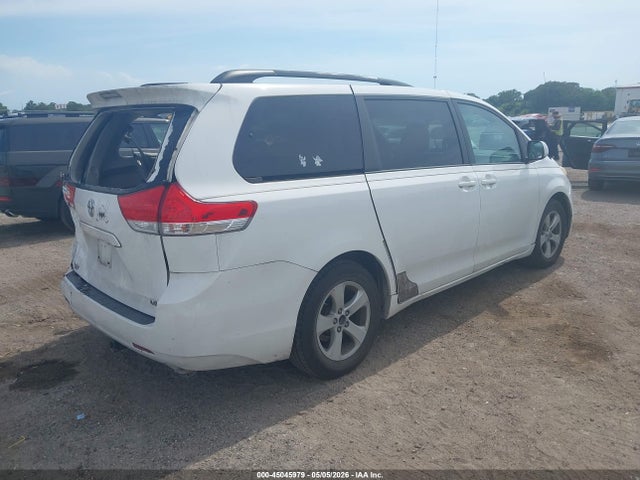 45045979 :رقم المزاد ، 5TDKK3DC7DS346512 vin ، 2013 Toyota Sienna Le V6 8 Passenger مزاد بيع