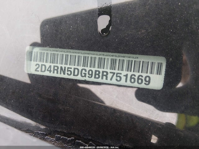 45046328 :رقم المزاد ، 2D4RN5DG9BR751669 vin ، 2011 Dodge Grand Caravan Crew مزاد بيع