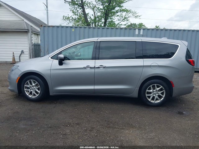 45046640 :رقم المزاد ، 2C4RC1DG7HR512870 vin ، 2017 Chrysler Pacifica Touring مزاد بيع