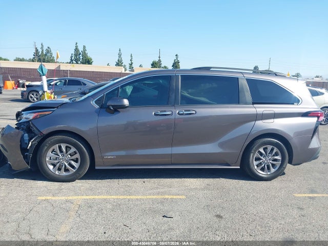 Auction sale of the 2021 Toyota Sienna Xle, vin: 5TDJRKEC7MS033380, lot number: 45046706