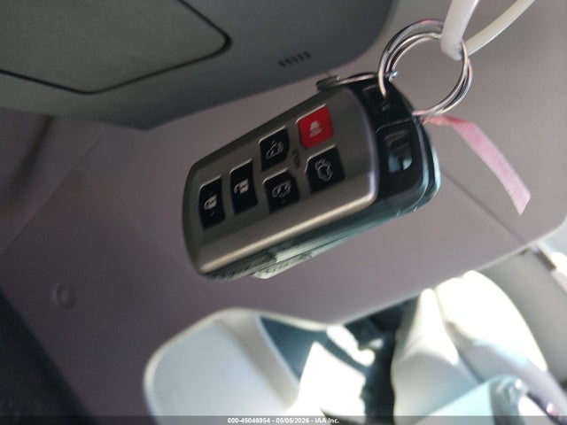 Toyota Sienna Xle 8 Passenger 2015 5TDYK3DC4FS672989 Image 11