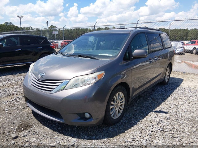 Toyota Sienna Xle 8 Passenger 2015 5TDYK3DC4FS672989 Image 2