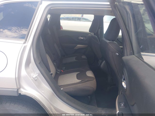 1C4PJMCB9JD528484 Jeep Cherokee Latitude 4x4