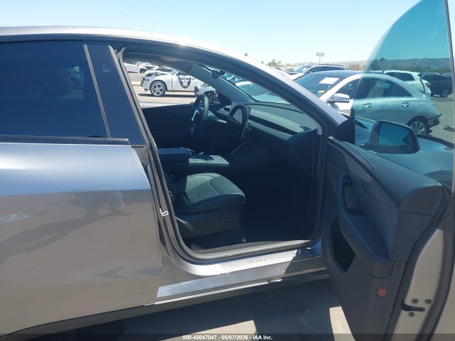 Продаж на аукціоні авто 2026 Tesla Model Y All-wheel Drive/long Range Launch Series/premium All-wheel Drive, vin: 7SAYGDEE8TF342184, номер лоту: 45047047