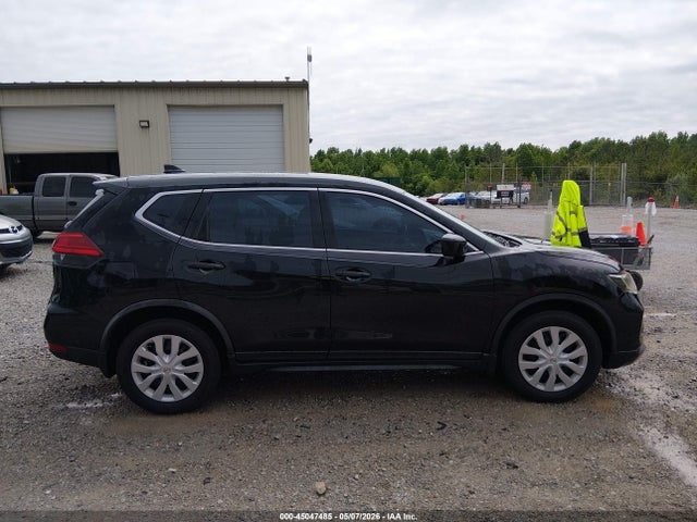 2017 Nissan Rogue S მანქანა იყიდება აუქციონზე, vin: JN8AT2MT3HW407951, აუქციონის ნომერი: 45047485
