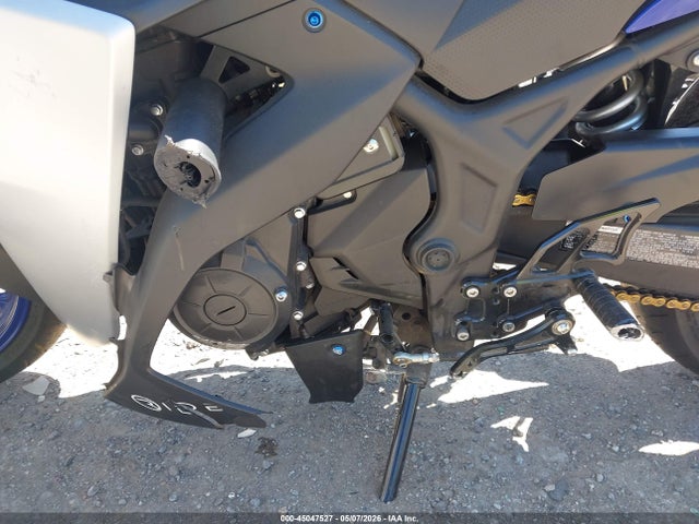 Yamaha YZFR3 2015 MH3RH06Y6FK003545 Image 9