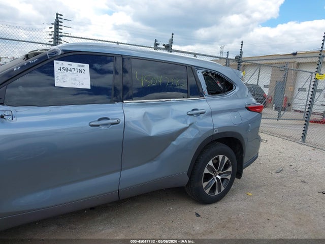 45047782 :رقم المزاد ، 5TDGZRBH4MS146402 vin ، 2021 Toyota Highlander Xle مزاد بيع