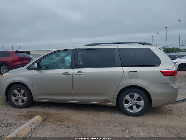 2015 Toyota Sienna Le 8 Passenger მანქანა იყიდება აუქციონზე, vin: 5TDKK3DCXFS583739, აუქციონის ნომერი: 45047839
