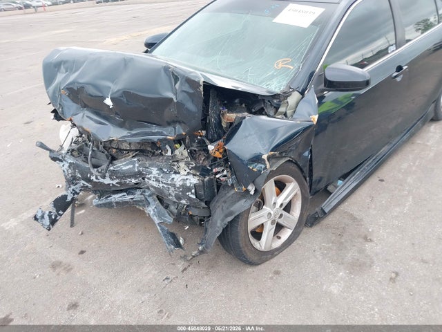 45048039 :رقم المزاد ، 4T1BF1FK9EU806145 vin ، 2014 Toyota Camry Se مزاد بيع