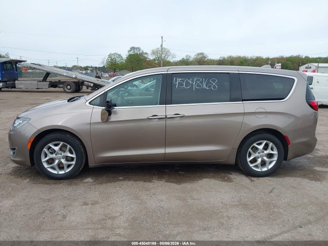 Продаж на аукціоні авто 2017 Chrysler Pacifica Touring Plus, vin: 2C4RC1BG9HR844540, номер лоту: 45048168