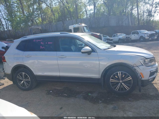 2018 Volkswagen Tiguan 2.0t Se/2.0t Sel მანქანა იყიდება აუქციონზე, vin: 3VV2B7AXXJM082066, აუქციონის ნომერი: 45048244